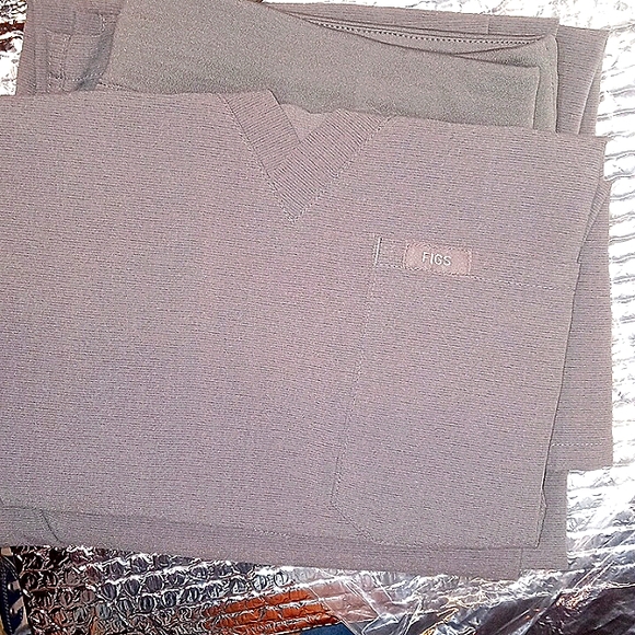 Figs Size Small Scrub Set! Barely used. No flaws. - Picture 3 of 3